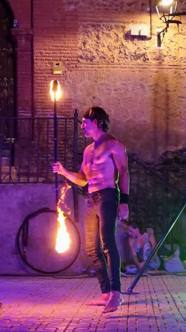 David Aldavero manipulando fuego